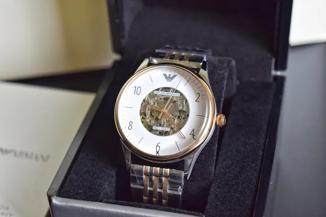Emporio Armani Meccanico স্কেলেটন ডায়াল টু টোন যান্ত্রিক ঘড়ি 3