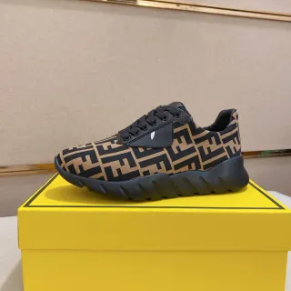Fendi بيج أسود مونوغرام كيت أب سول مع تجاويف حذاء تشونكي