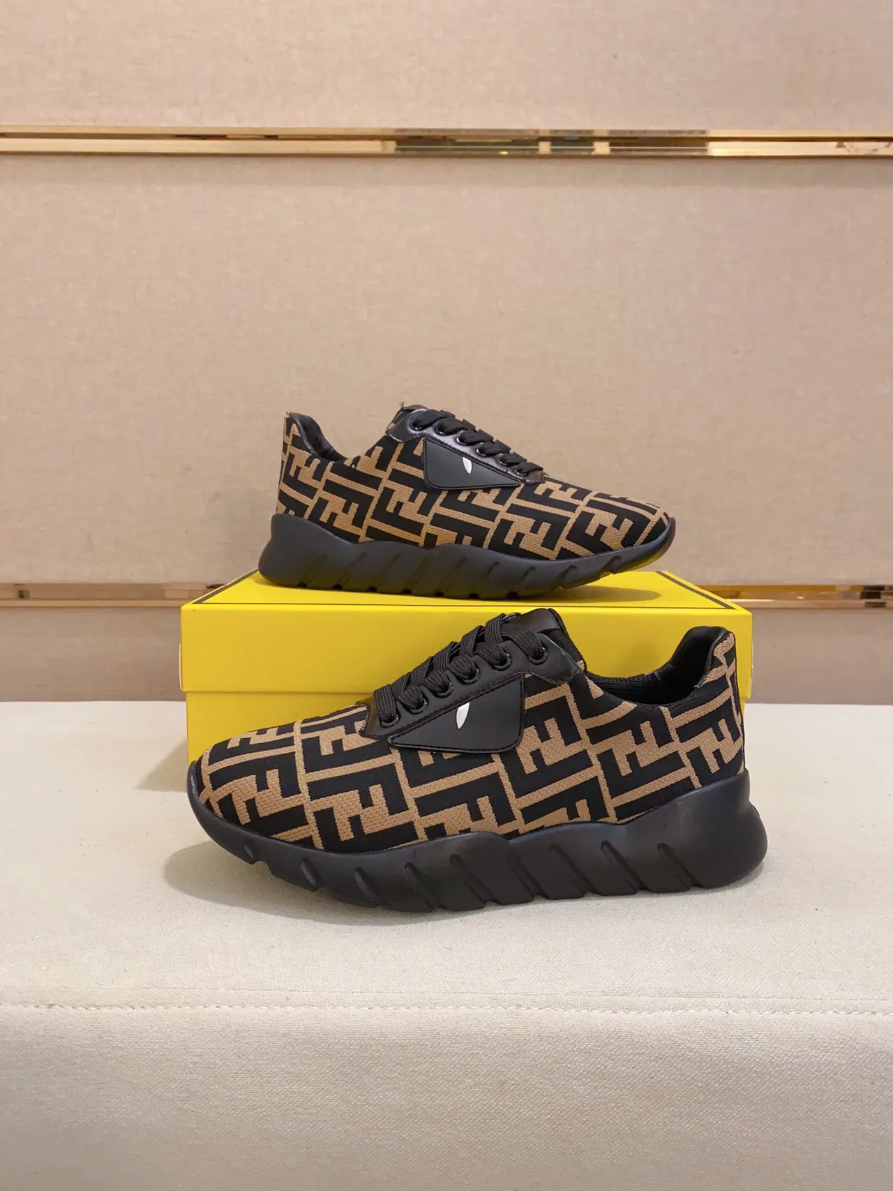 Fendi 米色 黑色 蒙马尔格尼特 针织鞋面 凸纹鞋底 厚底运动鞋 3