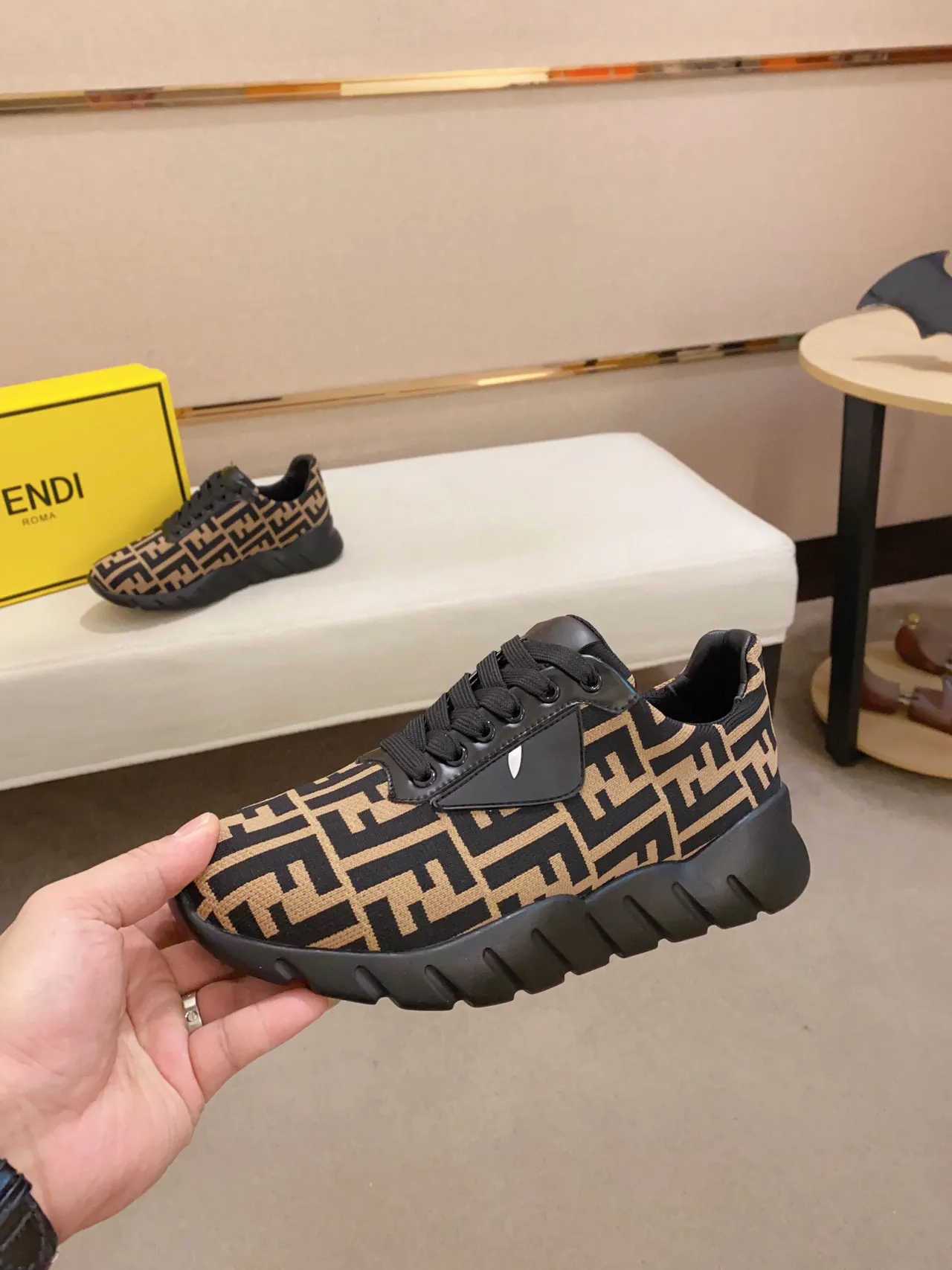 Fendi 米色 黑色 蒙马尔格尼特 针织鞋面 凸纹鞋底 厚底运动鞋 5