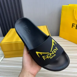 Fendi কালো হলুদ মোল্ডেড রাবার নির্মাণ এমব্রয়ডারি লোগো স্ট্র্যাপ স্লিপার্স