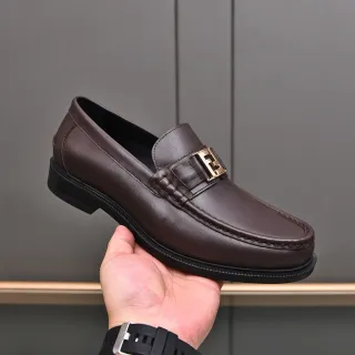 Fendi FF Loafer بني جلد بكل ذهبي