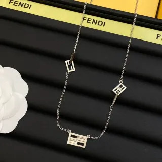 Fendi FF Logo قلادة ثلاثية المعلقات فضية