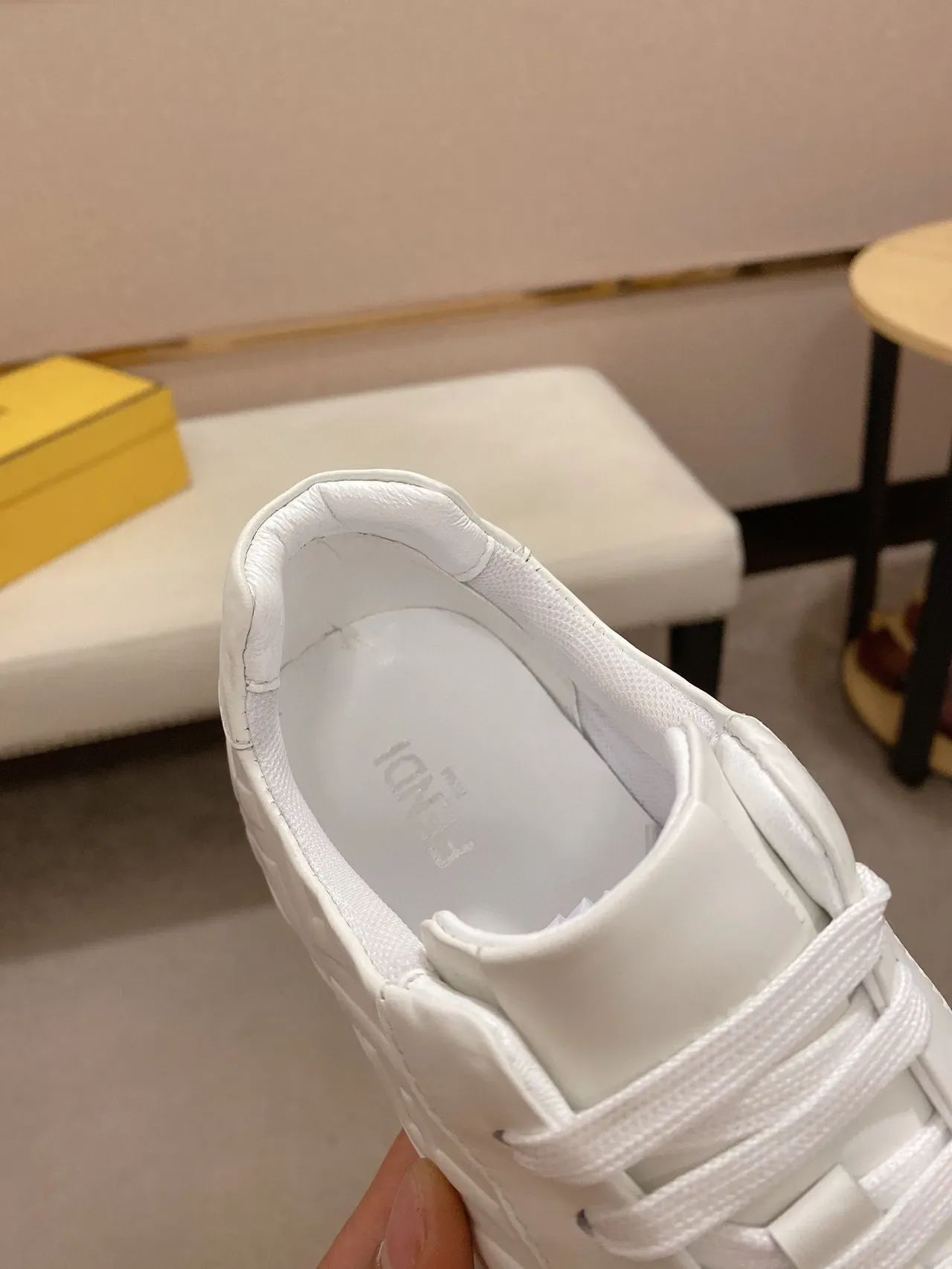 Fendi FF Monogram Zapatillas Lifestyle de Cuero Blanco 5
