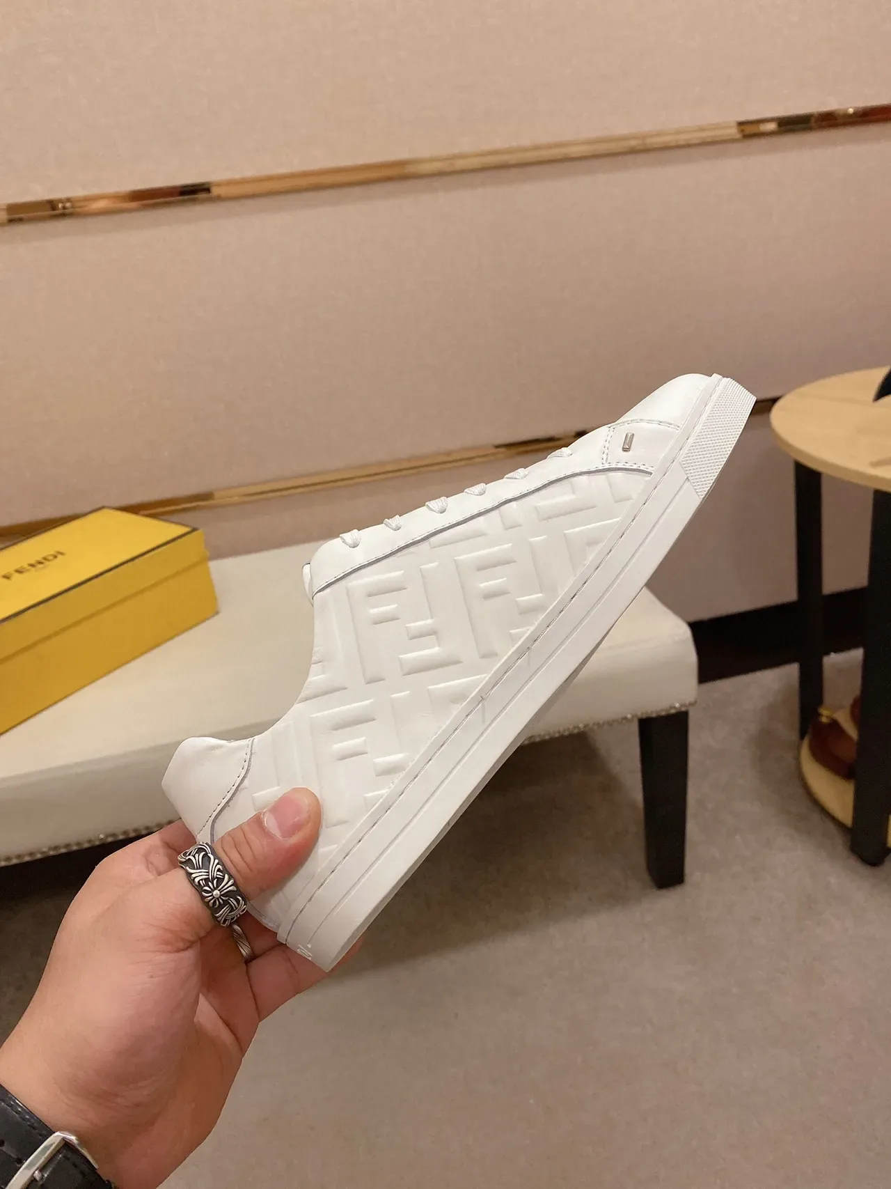 Fendi FF Monogram Zapatillas Lifestyle de Cuero Blanco 6