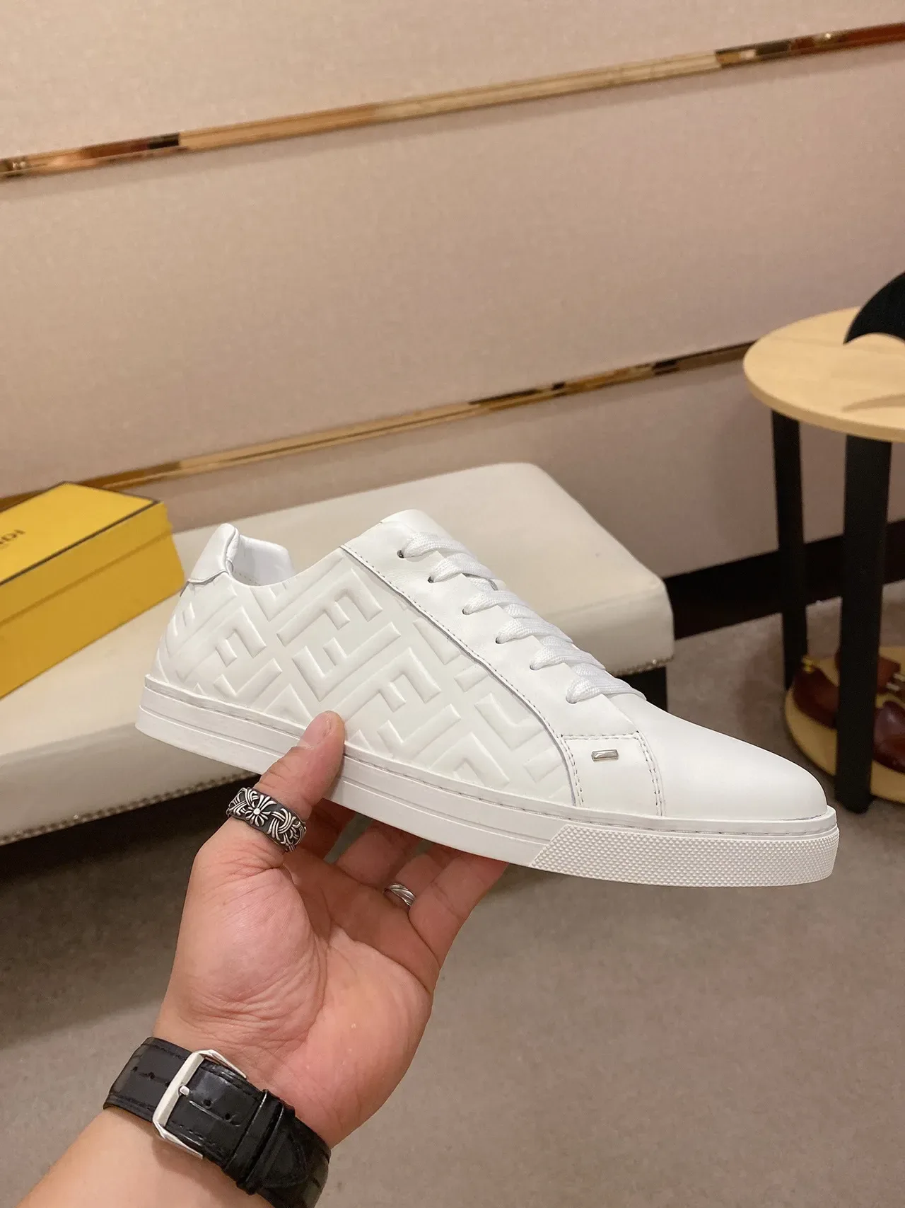 Fendi FF Monogram Zapatillas Lifestyle de Cuero Blanco 7