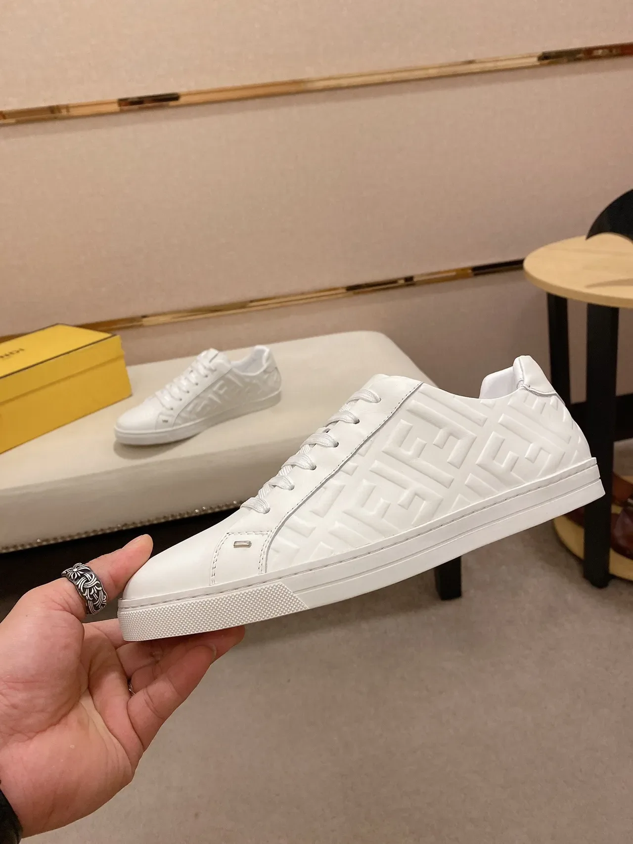 Fendi FF Monogram Zapatillas Lifestyle de Cuero Blanco 8