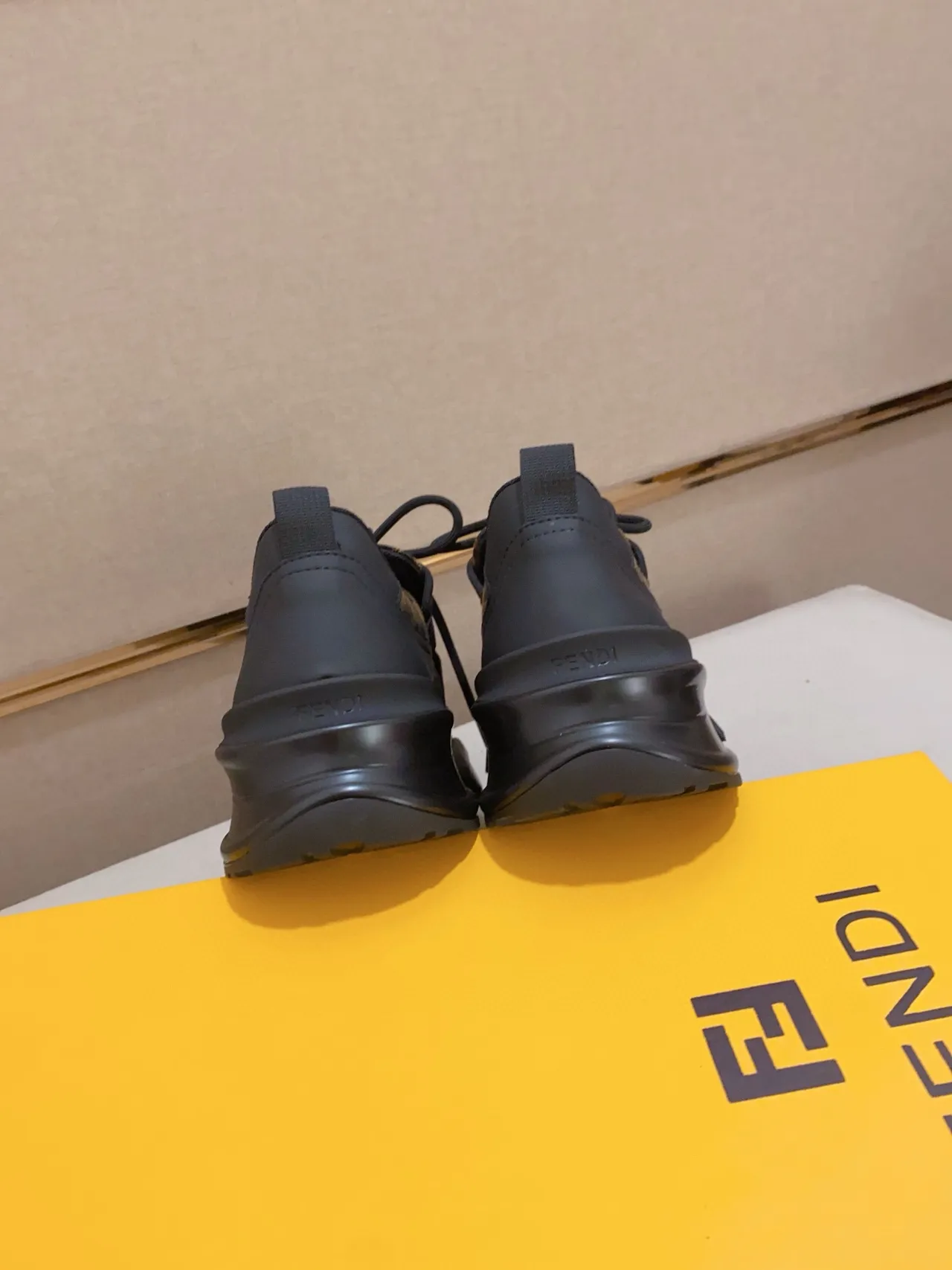 Fendi Runner काला और भूरा Monogram Chunky Sneakers 2