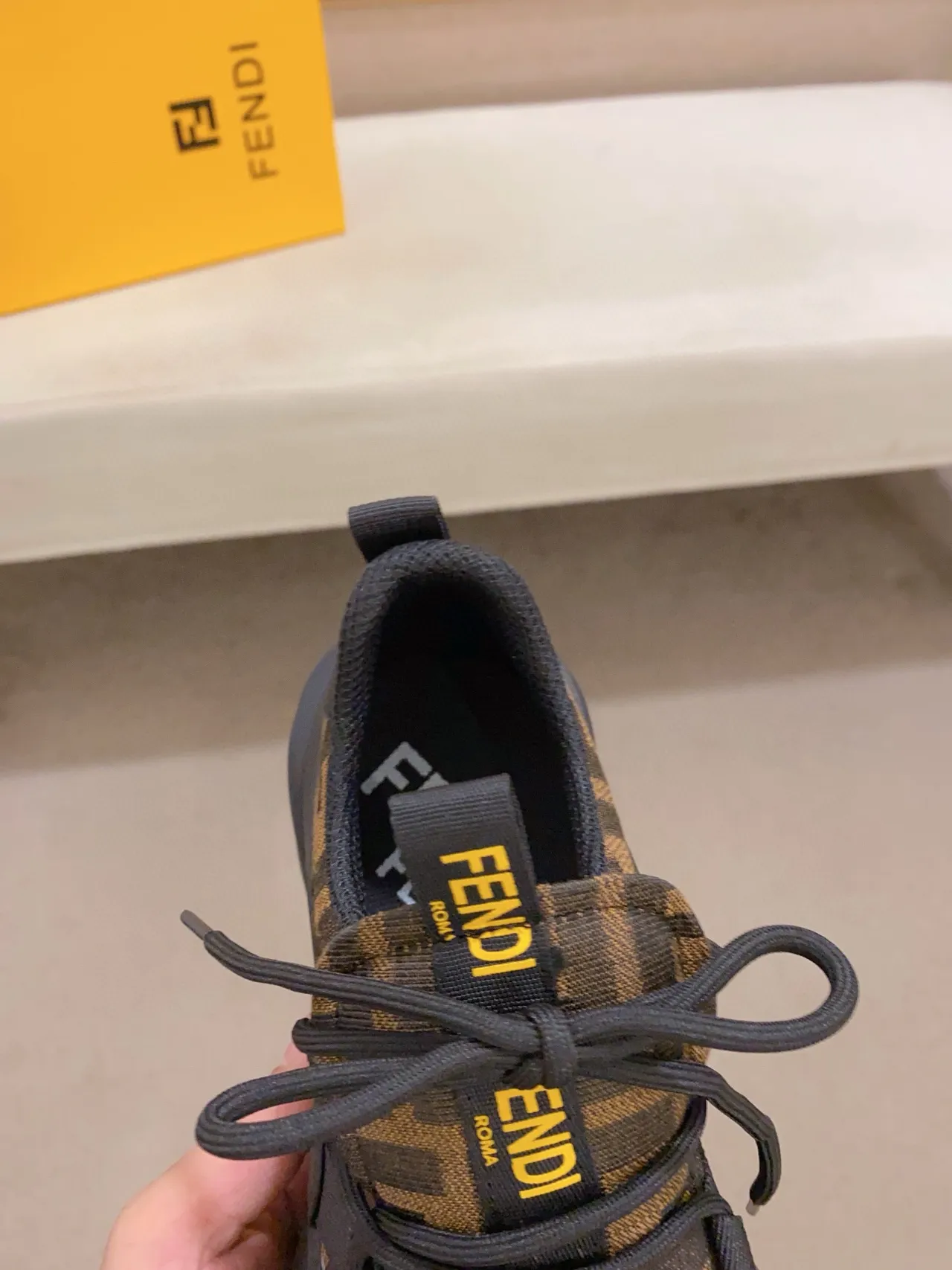 Fendi Runner काला और भूरा Monogram Chunky Sneakers 3
