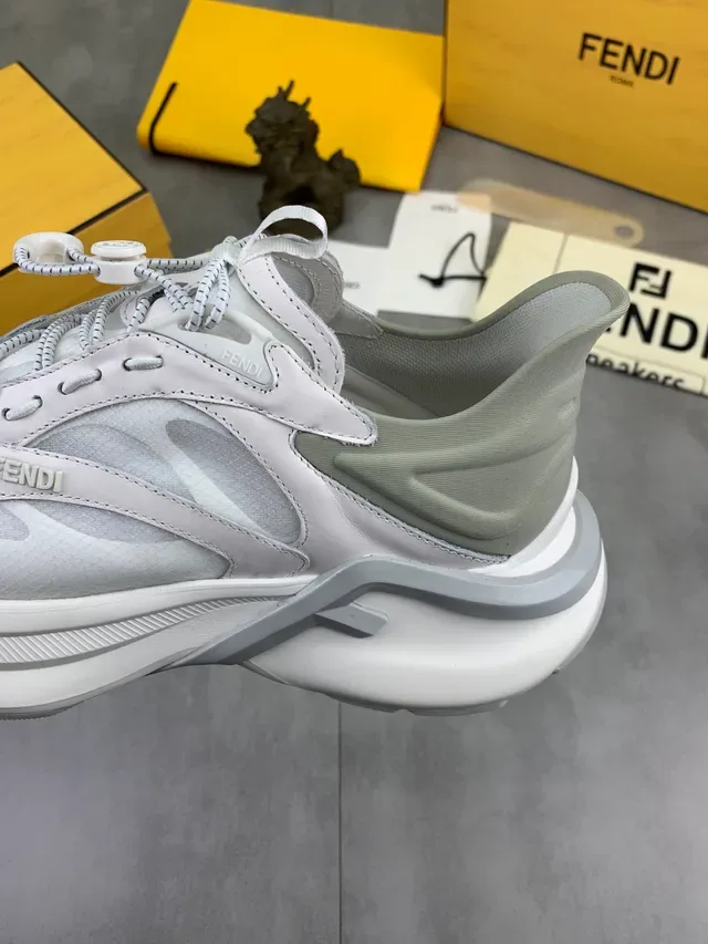 Fendi Runner Zapatillas Chunky Blancas y Grises 4
