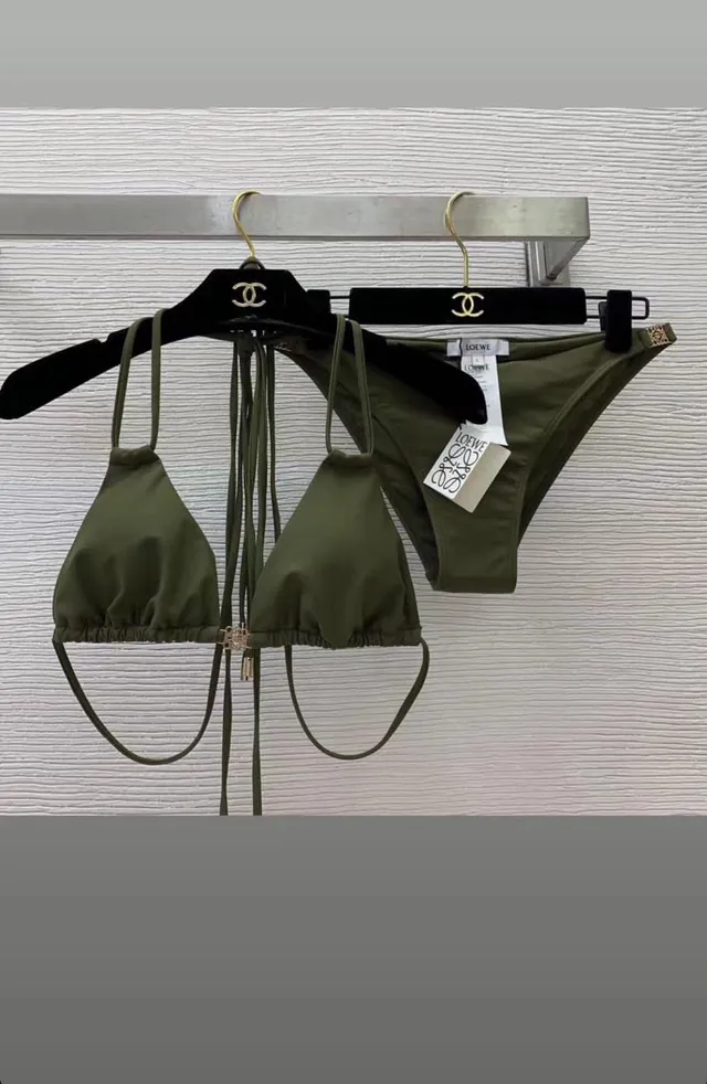 Maillot de bain vert armée doré, haut halter triangle, bretelles croisées taille 6