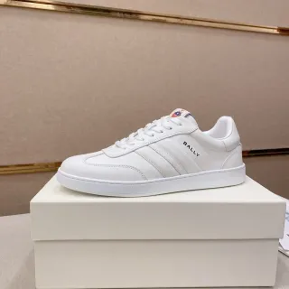 BALLY حذاء رياضي أبيض جلدي مستوحى من الملعب للستايل الحياتي
