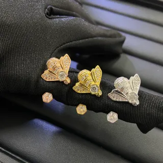Brincos com formato de abelha Pavé Crystal Stud