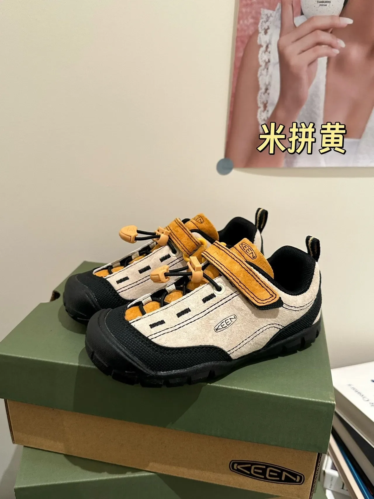 Beige and Pink Laceless Hook-and-Loop Lifestyle Sneakers 15