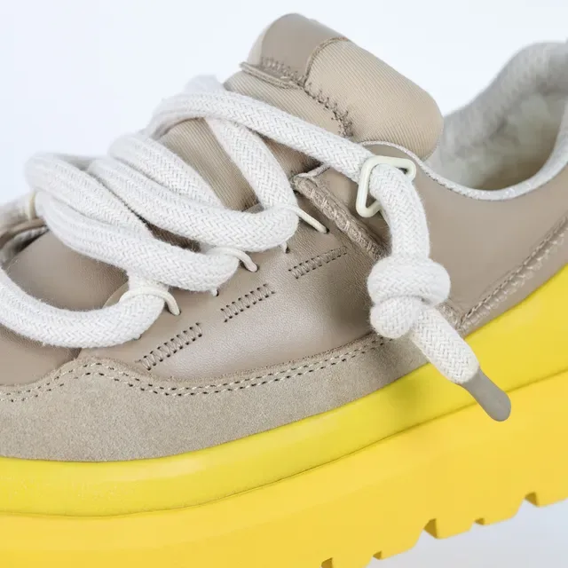 Zapatillas de plataforma de ante beige y amarillo 5