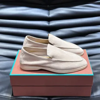 Mocasines slip-on de ante color beige con punta moc-toe