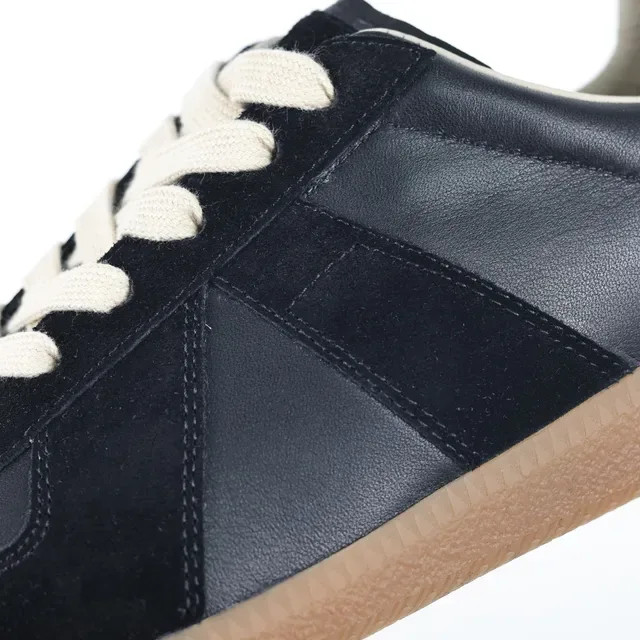 Zapatillas de cuero de ante negro y crema con paneles y suela cupsole 6