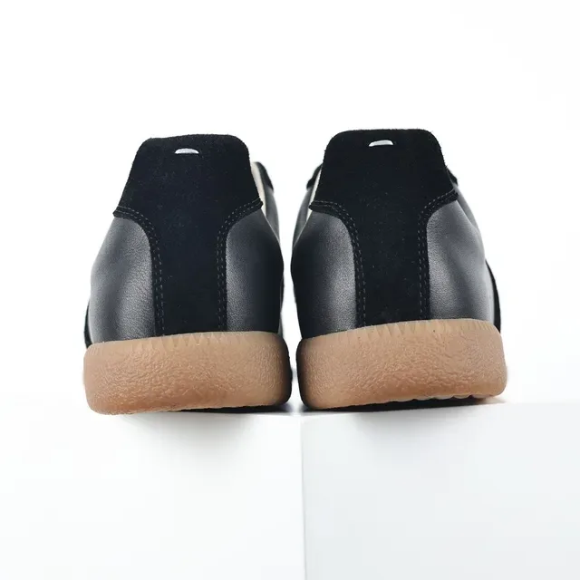 Zapatillas de cuero de ante negro y crema con paneles y suela cupsole 8