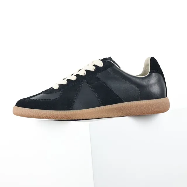 Zapatillas de cuero de ante negro y crema con paneles y suela cupsole 9
