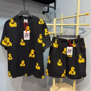 黑黄满印图案圆领T恤