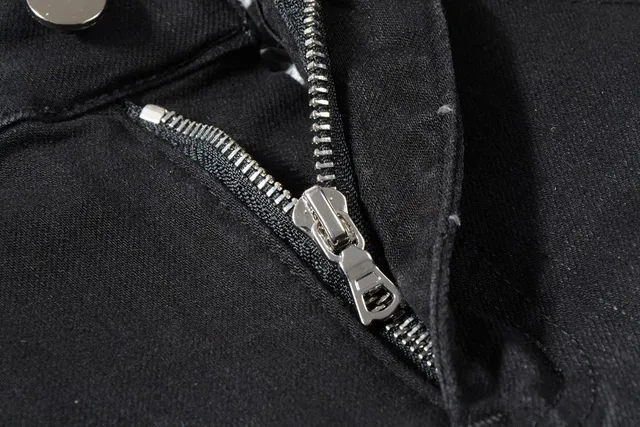 काला distressed slim-fit जींस 8