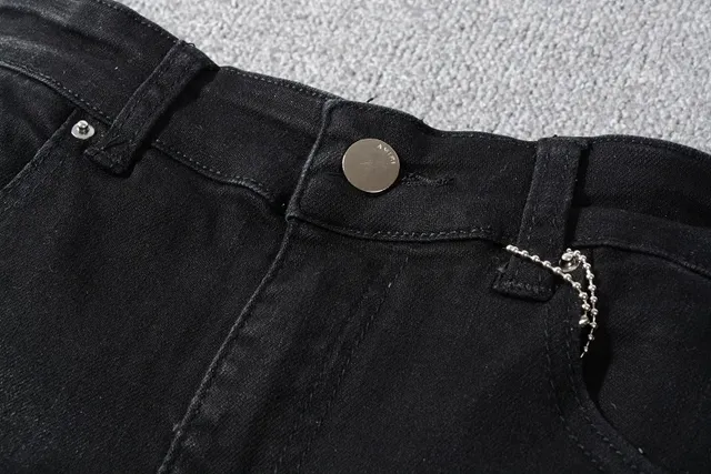 काला distressed slim-fit जींस 10