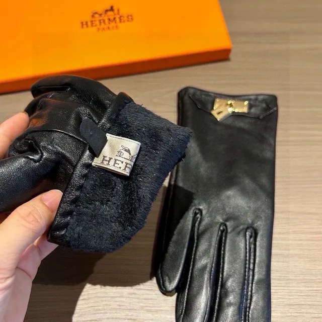Black Gold Smooth Cuff-Mounted Padlock-Style Hardware Leather Gloves 8