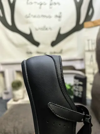 Zapatos Mary Jane de cuero sintético negro con upper perforado y vamp 3