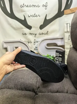 Zapatos Mary Jane de cuero sintético negro con upper perforado y vamp 4