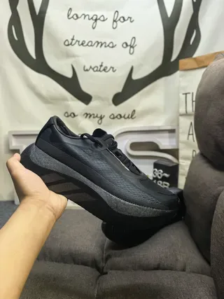 Black Monochromatic Textured Mesh-Synthetic Upper Sneakers 5