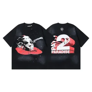 Camiseta negra oversized con estampado gráfico