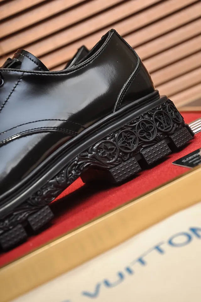 Chaussures Oxford en cuir noir poli avec lacets fermés 2