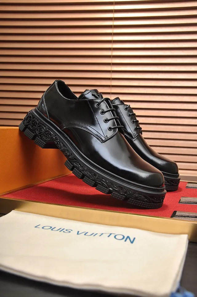 Chaussures Oxford en cuir noir poli avec lacets fermés 8