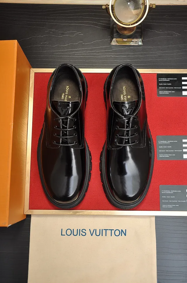 Chaussures Oxford en cuir noir poli avec lacets fermés 9