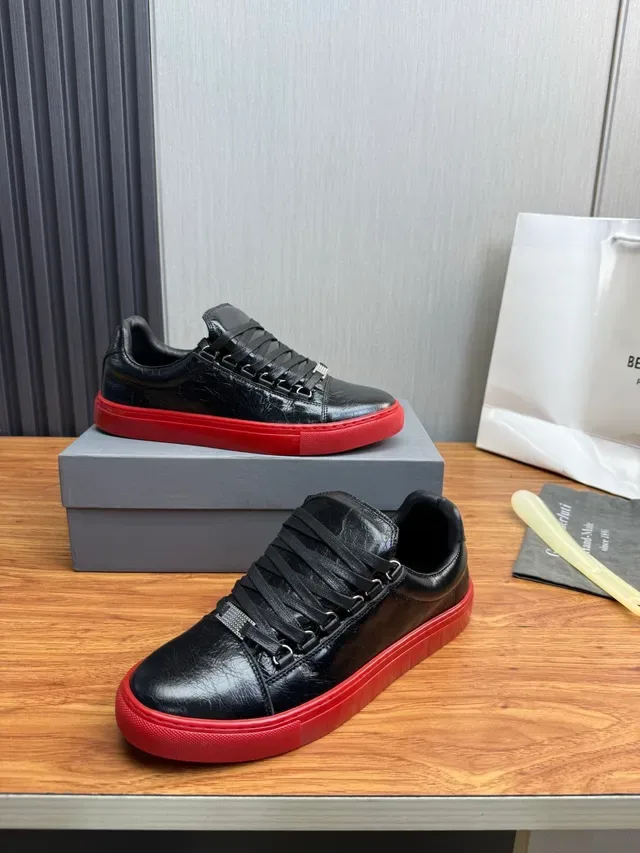 Sneakers Lifestyle Negro y Rojo Cuero Superior Suela de Goma 4