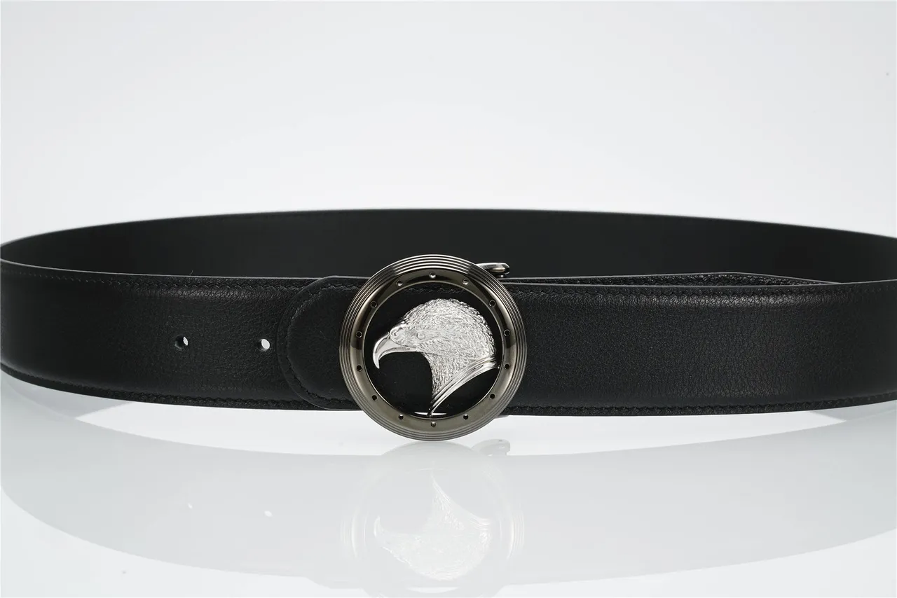 Cinto de couro preto prateado com fivela circular de cabeça de águia com textura de cascalho 8