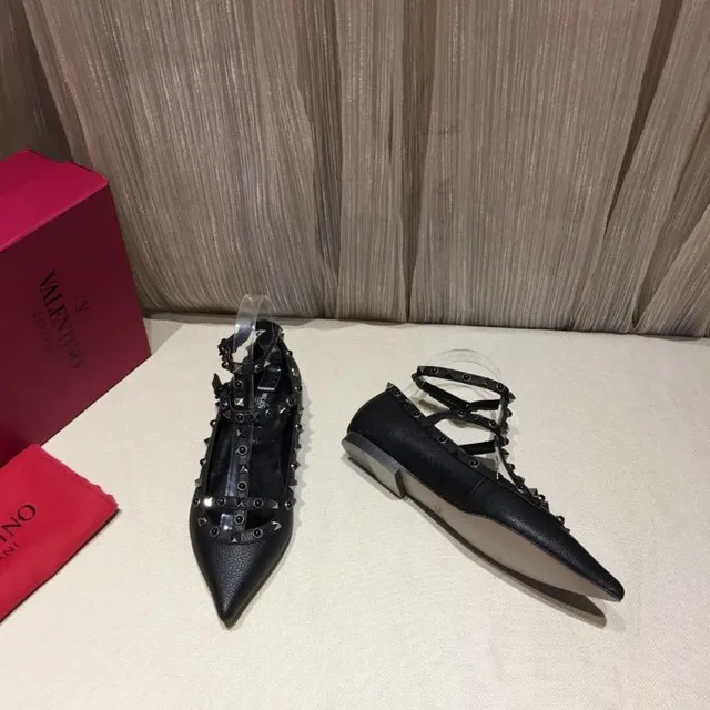 Sapatos Mary Jane T-strap com ponta em pico e tachas prateadas pretas 5