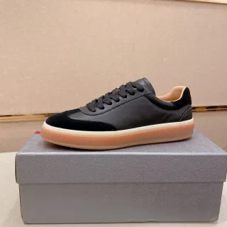Sneaker Lifestyle con Paneles de Ante y Cuero Negro