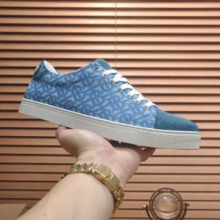 Sneakers lifestyle bicolores à imprimé de monogramme bleu