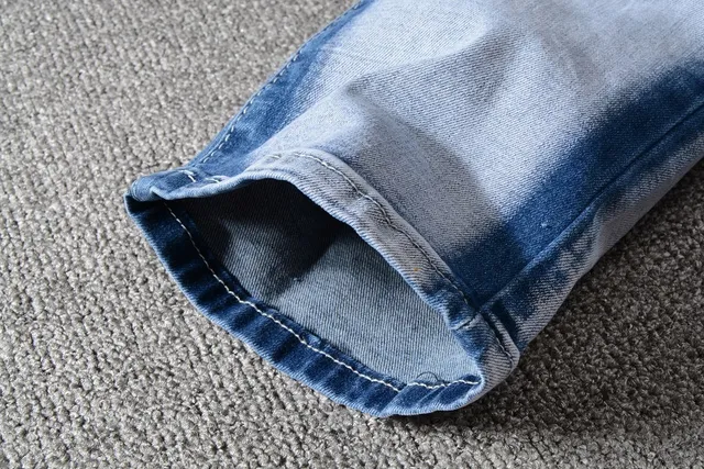 Jeans bleu et blanc distressed à poches zippées 2