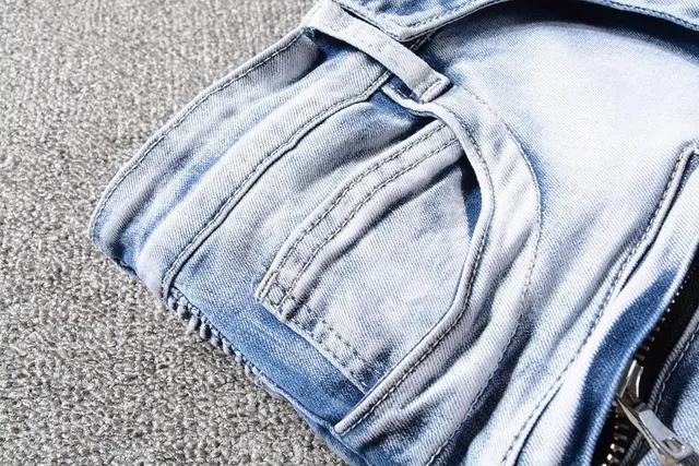 Jeans bleu et blanc distressed à poches zippées 8