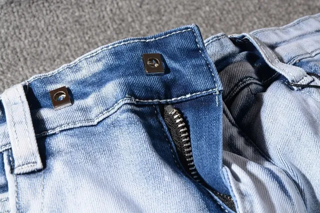 Jeans bleu et blanc distressed à poches zippées 11