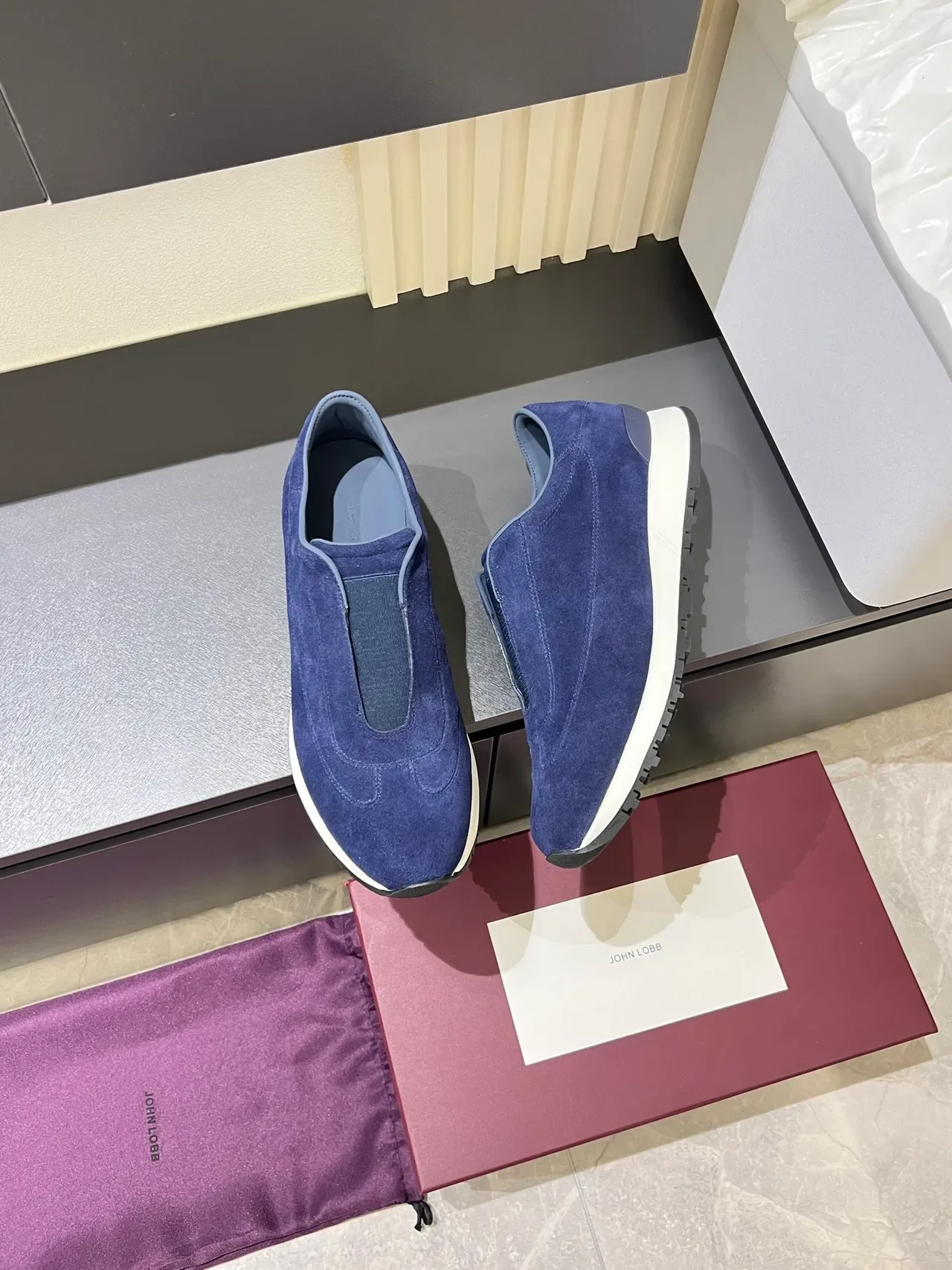 Zapatillas slip-on de ante azul y blanco con elasticidad 4