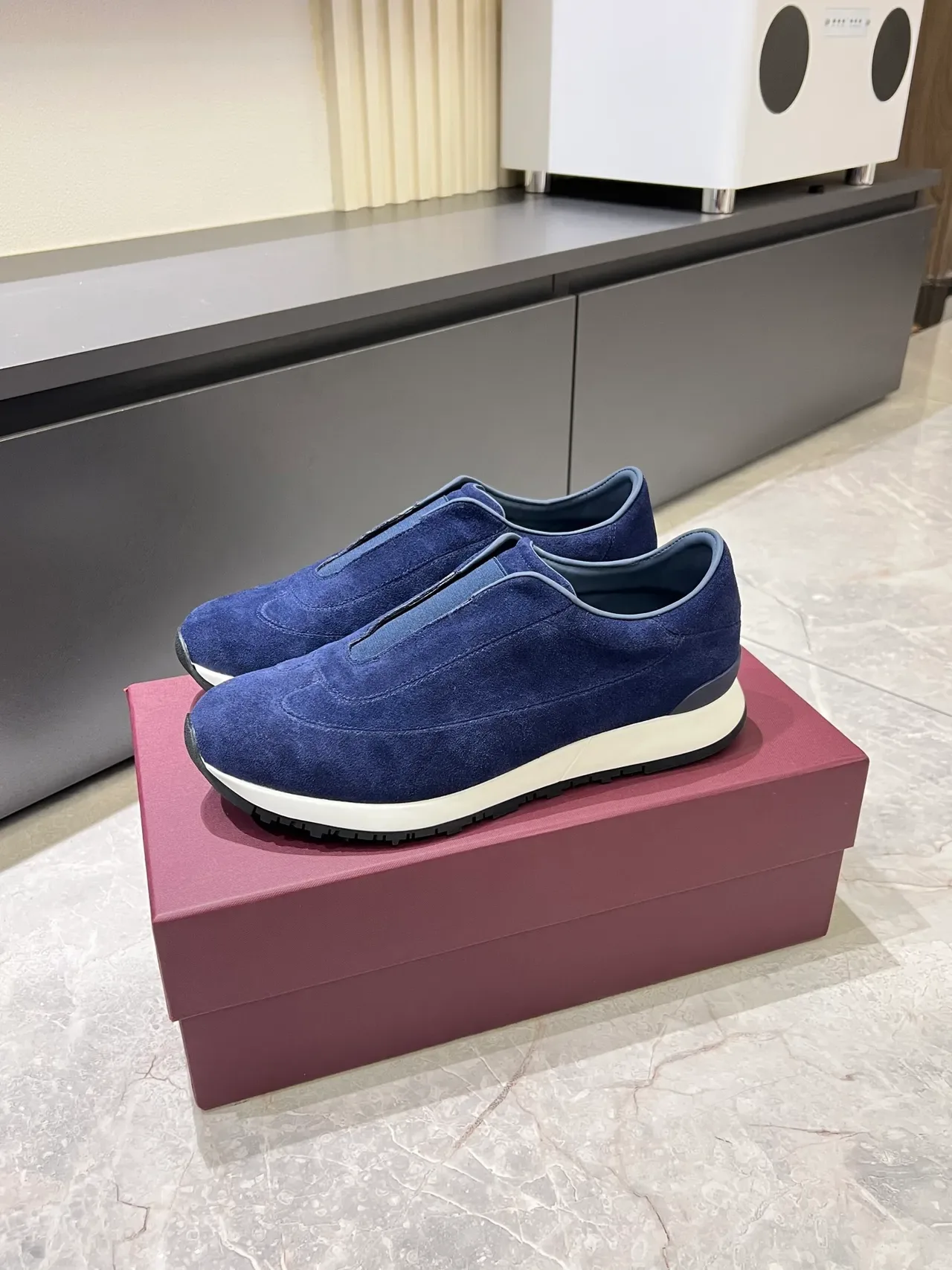 Zapatillas slip-on de ante azul y blanco con elasticidad 5