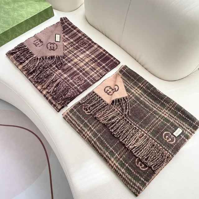 Cachecol de Cashmere Marrom Beige com Padrão Xadrez e Textura Tecida 9