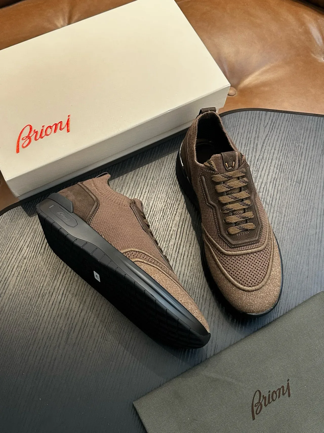 Sneakers lifestyle hybrides marron en maille et tissé 4