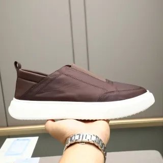 Tênis casual marrom slip-on upper textil sola plataforma branca