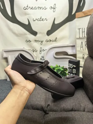 棕色光滑合成鞋面单带玛丽珍鞋 5