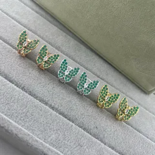 Brincos de clip-on com pedra verde Pavé em forma de borboleta