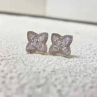 প্রজাপতির আকারের Pavé ক্রিস্টাল স্টাড ইয়াররিংস